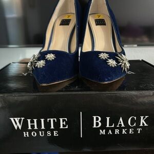 White House Black market Olivia blue velvet pointed toe pumps